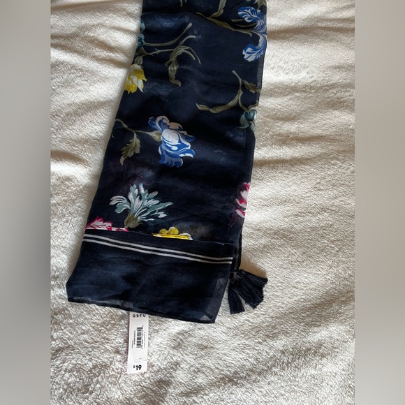 🆕 NWT Joe Fresh navy and floral scarf with tassels - Picture 1 of 1